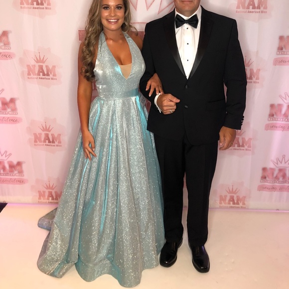 Mac Duggal - Picture 1 of 1